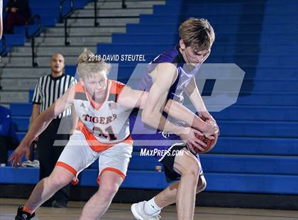Thumbnail 3 in College Park vs. Roseville (Les Curry Invitational) photogallery.