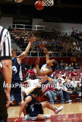 Thumbnail 2 in Yosemite vs. Bishop Amat (CIF SoCal D3 Final) photogallery.