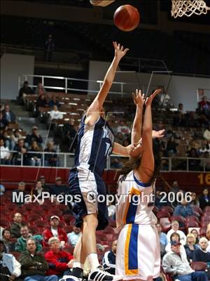 Thumbnail 1 in Yosemite vs. Bishop Amat (CIF SoCal D3 Final) photogallery.