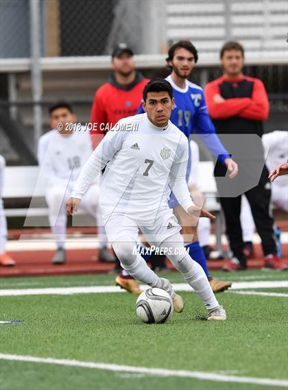 Thumbnail 1 in Victoria East vs Tivy (New Braunfels Tournament) photogallery.
