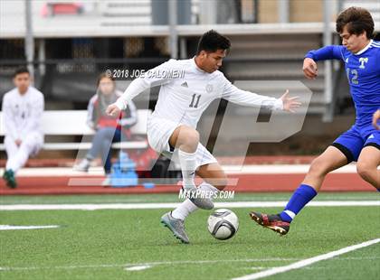 Thumbnail 3 in Victoria East vs Tivy (New Braunfels Tournament) photogallery.