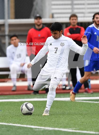 Thumbnail 2 in Victoria East vs Tivy (New Braunfels Tournament) photogallery.