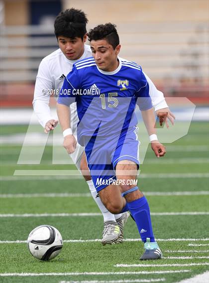 Thumbnail 1 in Victoria East vs Tivy (New Braunfels Tournament) photogallery.