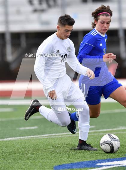 Thumbnail 2 in Victoria East vs Tivy (New Braunfels Tournament) photogallery.