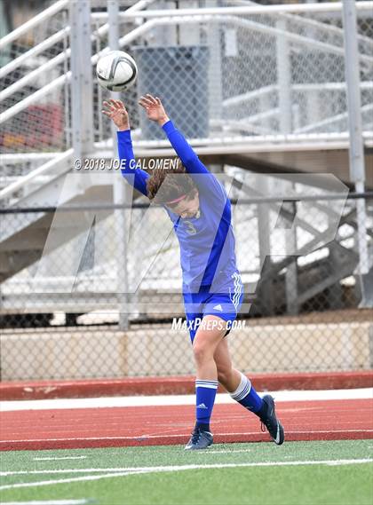 Thumbnail 2 in Victoria East vs Tivy (New Braunfels Tournament) photogallery.