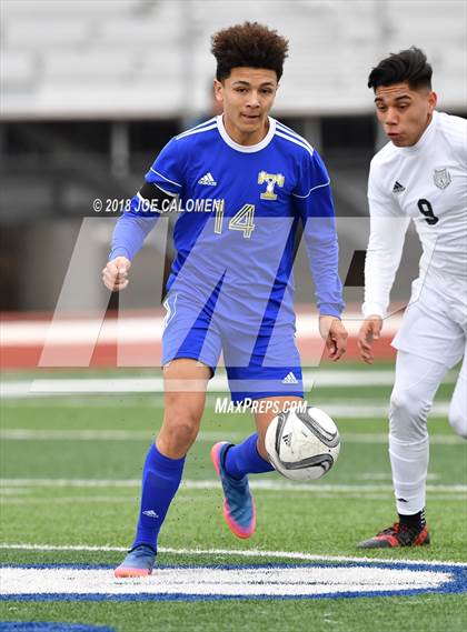 Thumbnail 2 in Victoria East vs Tivy (New Braunfels Tournament) photogallery.