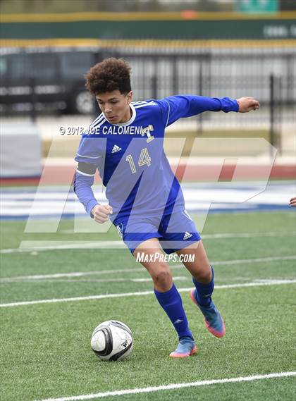 Thumbnail 3 in Victoria East vs Tivy (New Braunfels Tournament) photogallery.