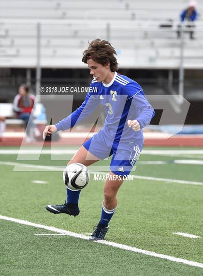 Thumbnail 2 in Victoria East vs Tivy (New Braunfels Tournament) photogallery.