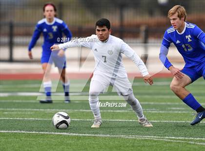 Thumbnail 2 in Victoria East vs Tivy (New Braunfels Tournament) photogallery.