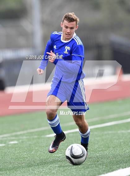 Thumbnail 1 in Victoria East vs Tivy (New Braunfels Tournament) photogallery.