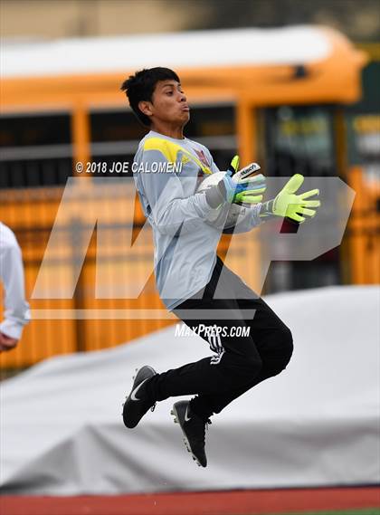 Thumbnail 1 in Victoria East vs Tivy (New Braunfels Tournament) photogallery.