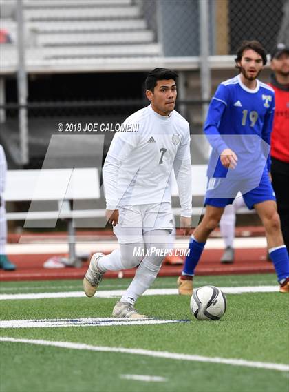Thumbnail 1 in Victoria East vs Tivy (New Braunfels Tournament) photogallery.