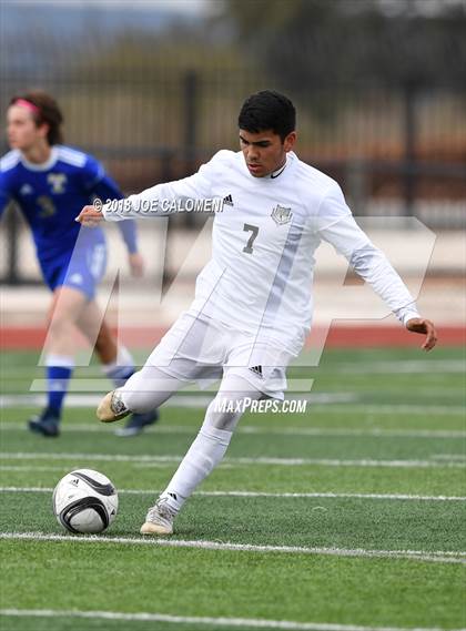 Thumbnail 2 in Victoria East vs Tivy (New Braunfels Tournament) photogallery.