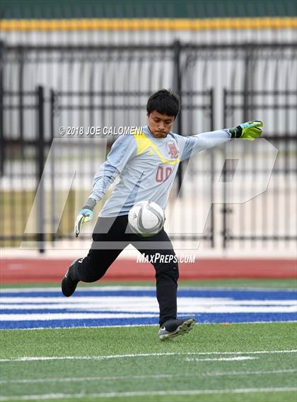 Thumbnail 1 in Victoria East vs Tivy (New Braunfels Tournament) photogallery.