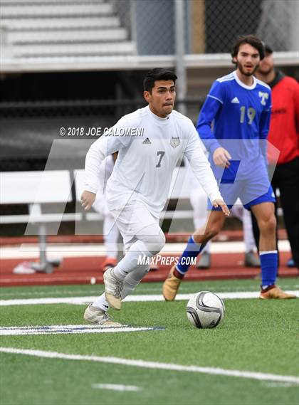 Thumbnail 2 in Victoria East vs Tivy (New Braunfels Tournament) photogallery.