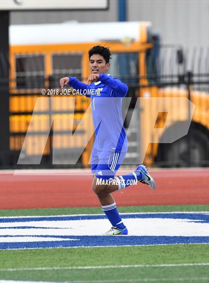 Thumbnail 1 in Victoria East vs Tivy (New Braunfels Tournament) photogallery.