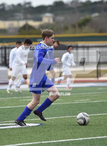 Thumbnail 2 in Victoria East vs Tivy (New Braunfels Tournament) photogallery.