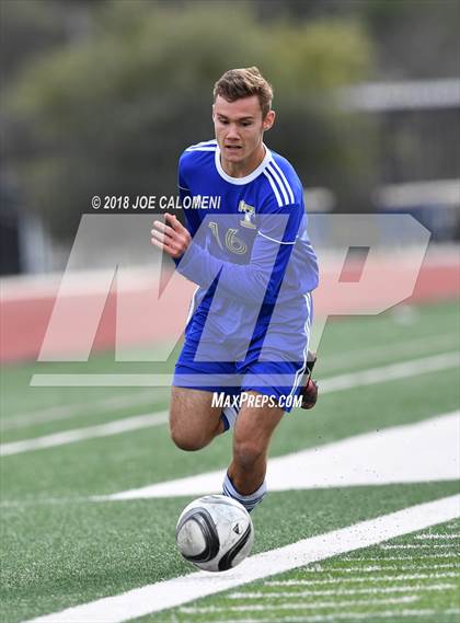 Thumbnail 1 in Victoria East vs Tivy (New Braunfels Tournament) photogallery.