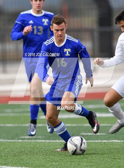 Thumbnail 3 in Victoria East vs Tivy (New Braunfels Tournament) photogallery.