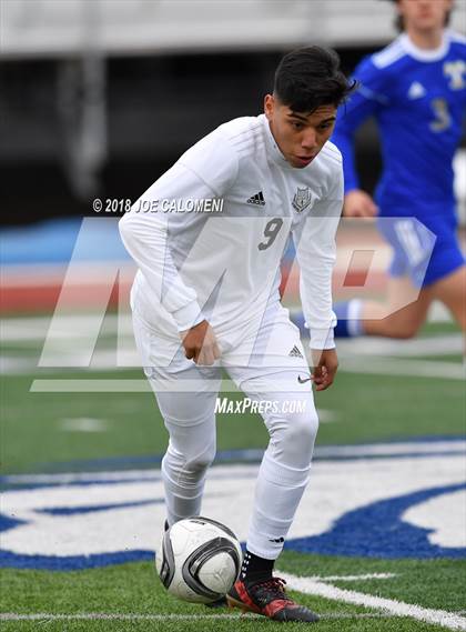 Thumbnail 1 in Victoria East vs Tivy (New Braunfels Tournament) photogallery.