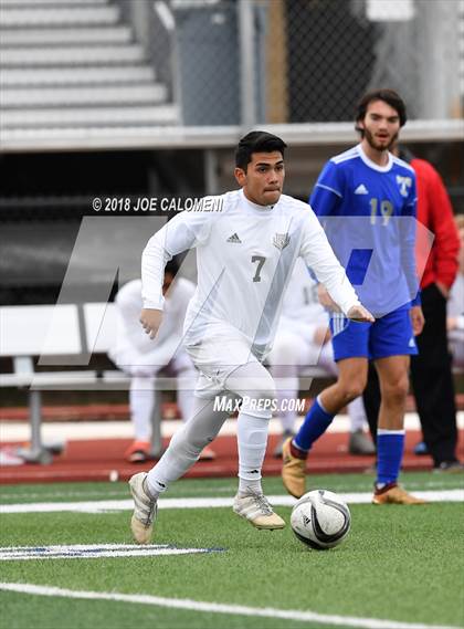Thumbnail 3 in Victoria East vs Tivy (New Braunfels Tournament) photogallery.