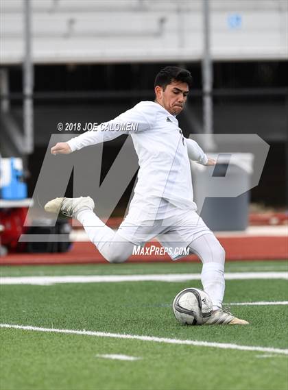 Thumbnail 2 in Victoria East vs Tivy (New Braunfels Tournament) photogallery.