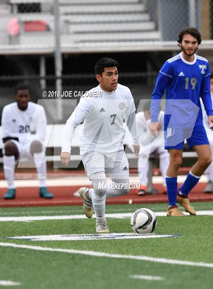 Thumbnail 2 in Victoria East vs Tivy (New Braunfels Tournament) photogallery.