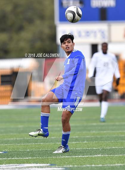 Thumbnail 1 in Victoria East vs Tivy (New Braunfels Tournament) photogallery.
