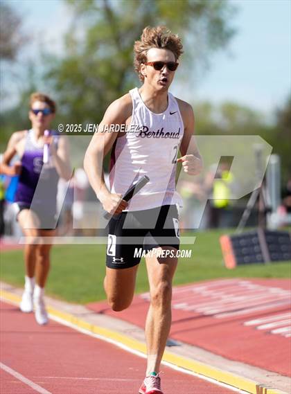 Thumbnail 2 in CHSAA Final 3A (4x800 Relay ) photogallery.