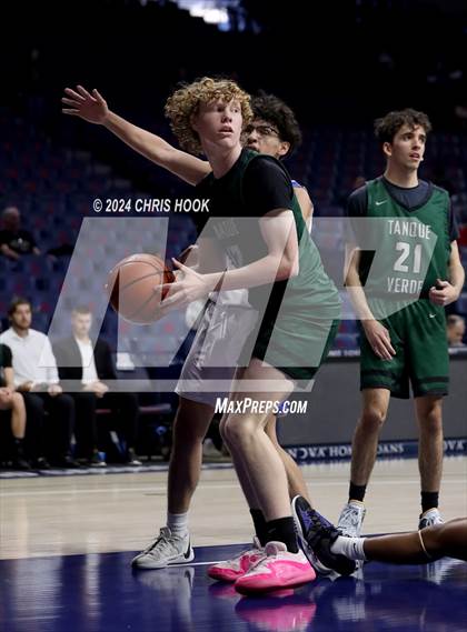 Thumbnail 1 in Tanque Verde vs Catalina (MLB Basketball Classic) photogallery.