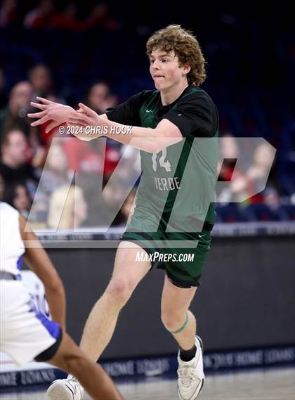 Thumbnail 2 in Tanque Verde vs Catalina (MLB Basketball Classic) photogallery.