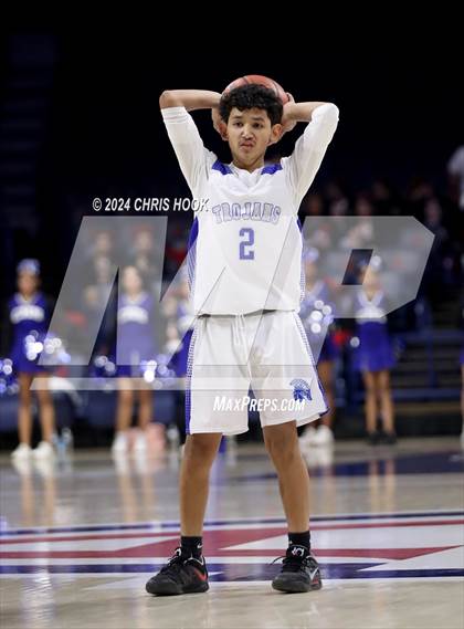 Thumbnail 2 in Tanque Verde vs Catalina (MLB Basketball Classic) photogallery.