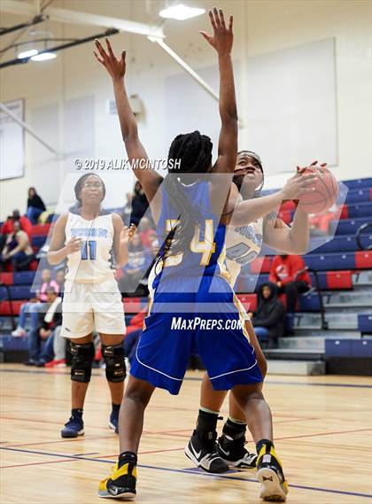 Thumbnail 2 in Garner Magnet vs. North Carolina School of Science & Math (Jordan Falcons MLK Classic) photogallery.