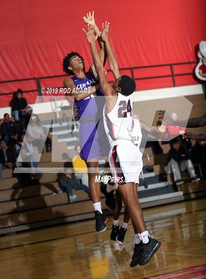 Thumbnail 3 in Omaha Central @ Lincoln High photogallery.