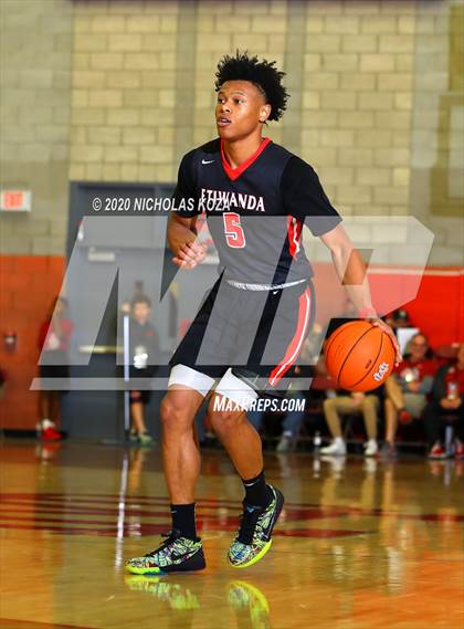 Thumbnail 3 in Etiwanda vs. Westchester (Nike Extravaganza) photogallery.