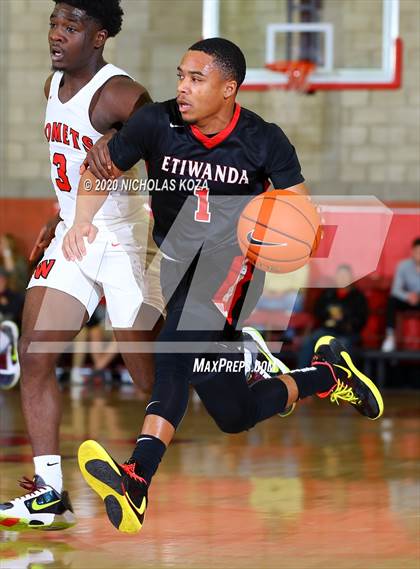 Thumbnail 2 in Etiwanda vs. Westchester (Nike Extravaganza) photogallery.