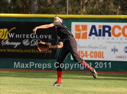 Thumbnail 3 in Vista Ridge vs. New Braunfels (Westlake Tournament) photogallery.