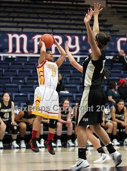 Thumbnail 3 in Archbishop Mitty vs. Berkeley (Miramonte Holiday Classic) photogallery.