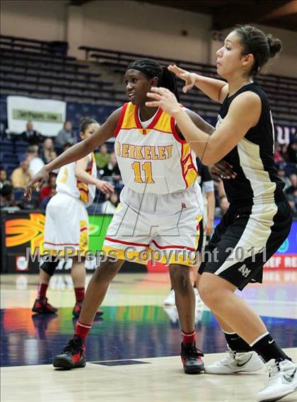 Thumbnail 3 in Archbishop Mitty vs. Berkeley (Miramonte Holiday Classic) photogallery.