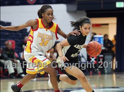Thumbnail 2 in Archbishop Mitty vs. Berkeley (Miramonte Holiday Classic) photogallery.