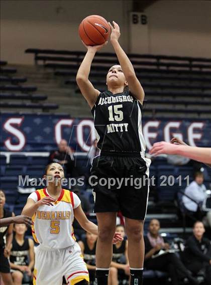 Thumbnail 3 in Archbishop Mitty vs. Berkeley (Miramonte Holiday Classic) photogallery.