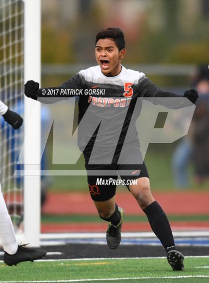 Thumbnail 3 in St. Patrick vs. Freeport (IHSA 2A Super-Sectional) photogallery.