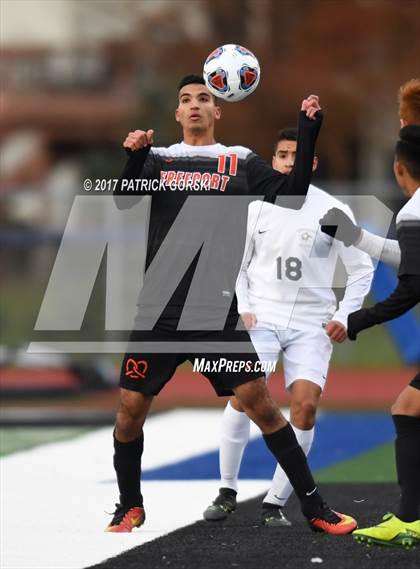 Thumbnail 3 in St. Patrick vs. Freeport (IHSA 2A Super-Sectional) photogallery.