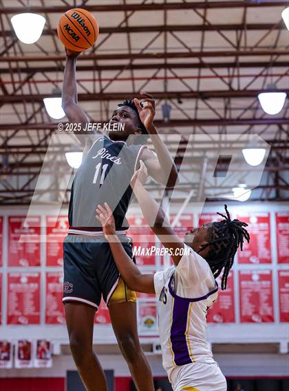 Thumbnail 3 in Pines Charter vs South Plantation (Sunshine State Preseason Classic) photogallery.