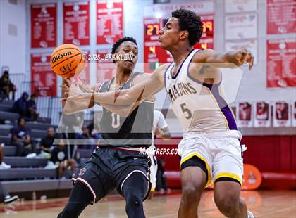 Thumbnail 1 in Pines Charter vs South Plantation (Sunshine State Preseason Classic) photogallery.