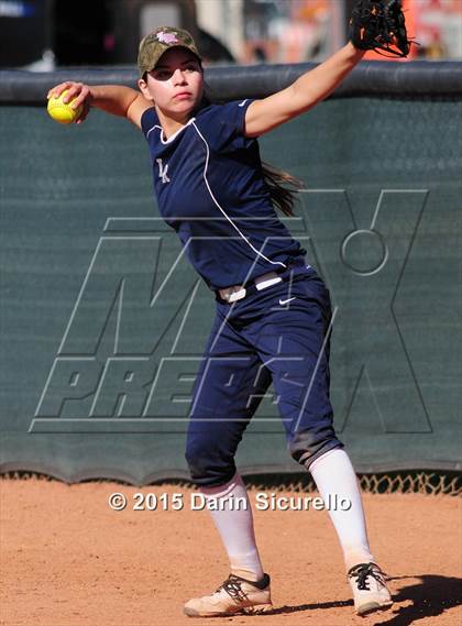 Thumbnail 2 in Ironwood Ridge vs. Tucson High Magnet School photogallery.