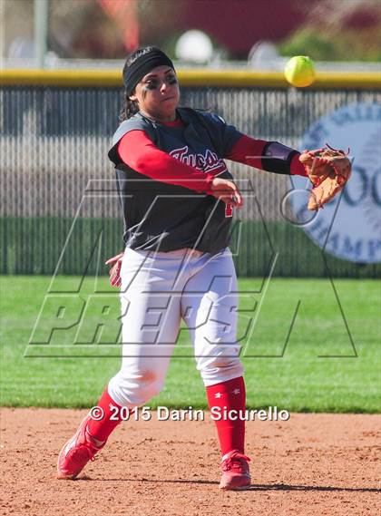 Thumbnail 2 in Ironwood Ridge vs. Tucson High Magnet School photogallery.