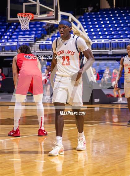 Thumbnail 1 in Atascocita vs. Seven Lakes (UIL 6A DI Regional Semis Playoff) photogallery.