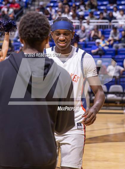 Thumbnail 3 in Atascocita vs. Seven Lakes (UIL 6A DI Regional Semis Playoff) photogallery.