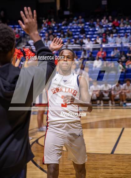Thumbnail 1 in Atascocita vs. Seven Lakes (UIL 6A DI Regional Semis Playoff) photogallery.